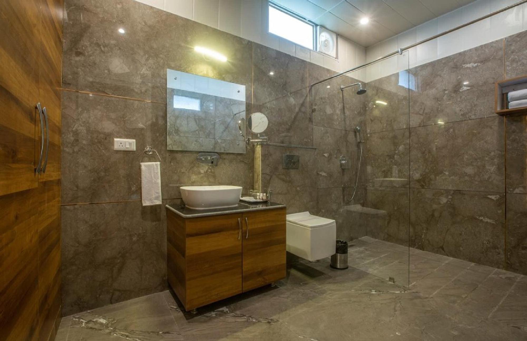 Hotel Aerostay Empire Near Igi Airport New Delhi